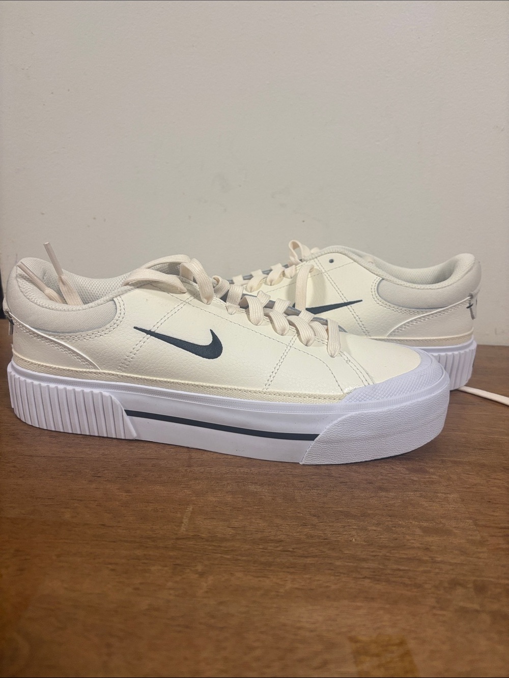 Nike  Court legacy  Lift  Platform Low-Top Platform Sneakers . Size 8.5